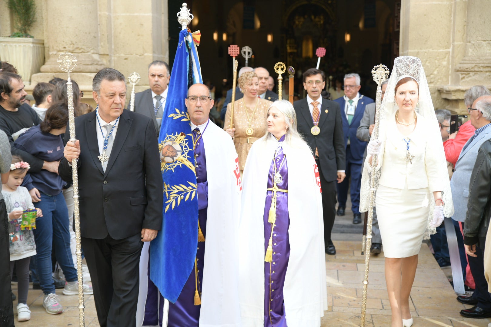 La Virgen de la Alegría y el Cristo Resucitado se encuentran en la plaza del Ayuntamiento de Alicante