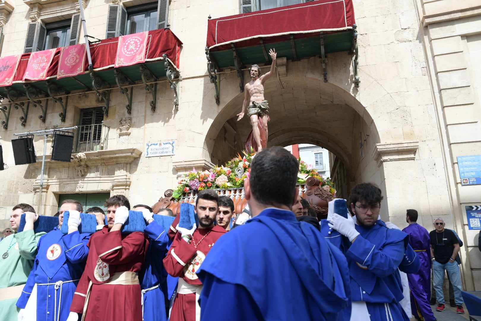 La Virgen de la Alegría y el Cristo Resucitado se encuentran en la plaza del Ayuntamiento de Alicante