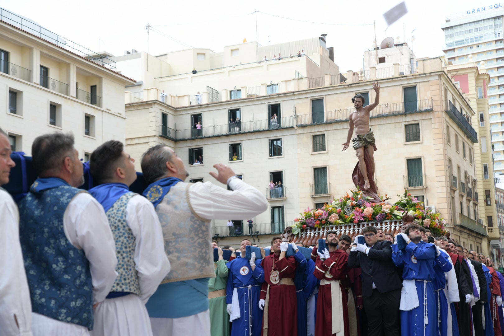 La Virgen de la Alegría y el Cristo Resucitado se encuentran en la plaza del Ayuntamiento de Alicante