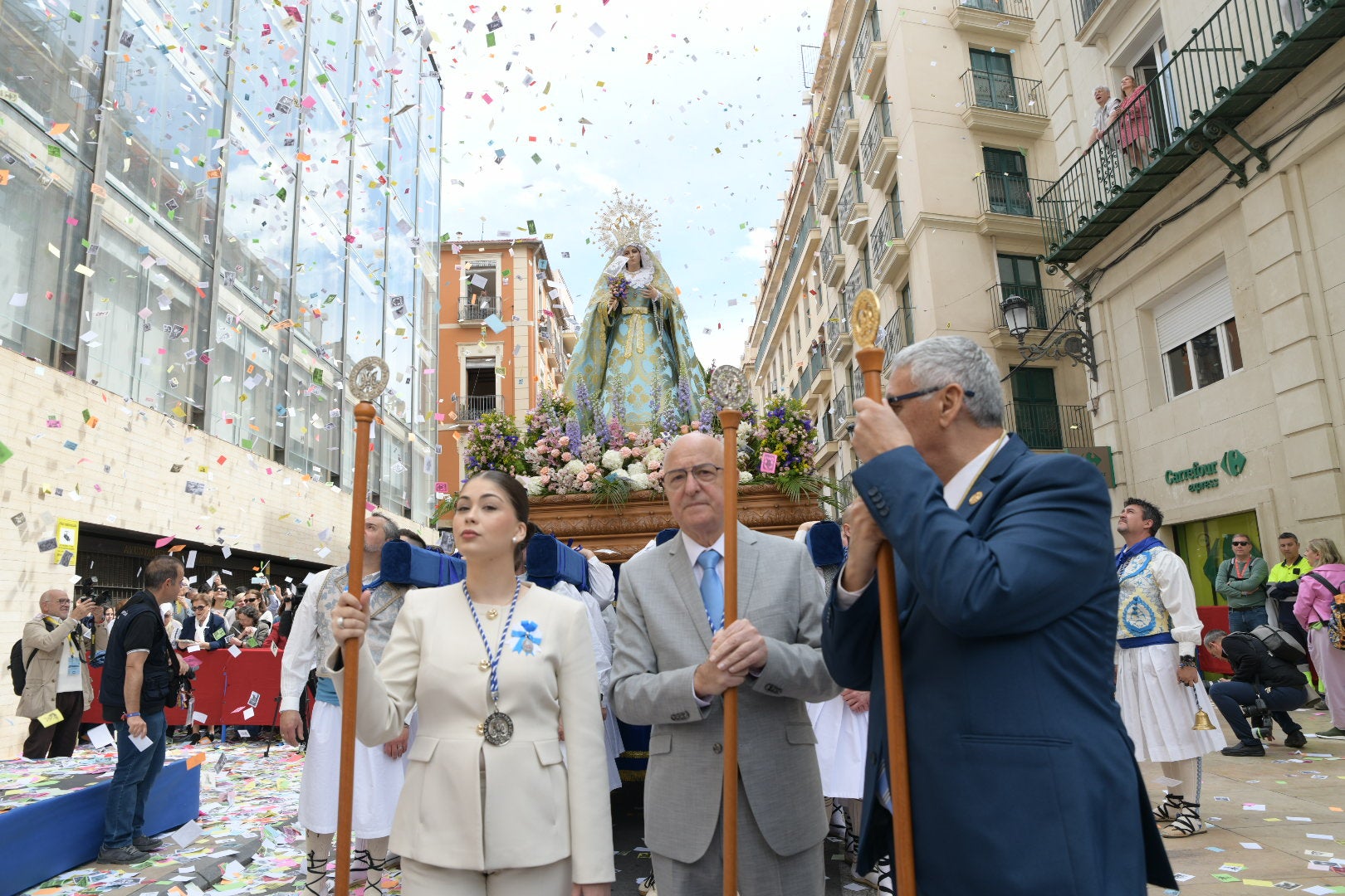 La Virgen de la Alegría y el Cristo Resucitado se encuentran en la plaza del Ayuntamiento de Alicante