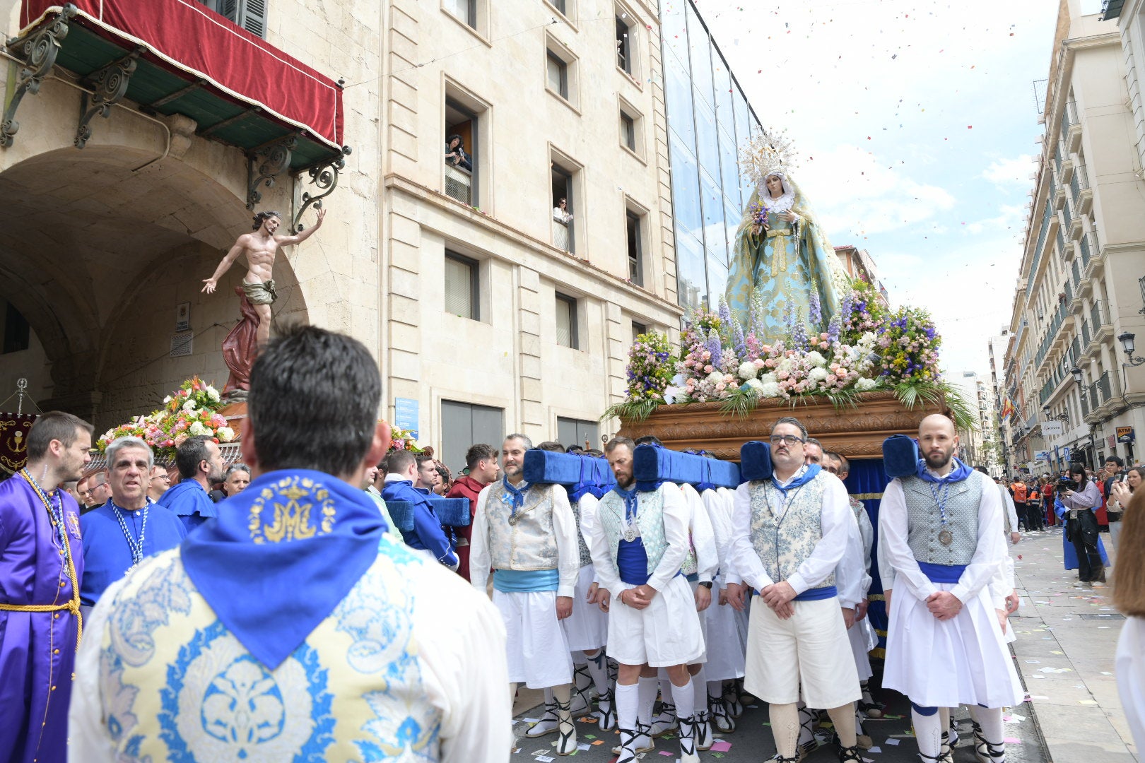 La Virgen de la Alegría y el Cristo Resucitado se encuentran en la plaza del Ayuntamiento de Alicante