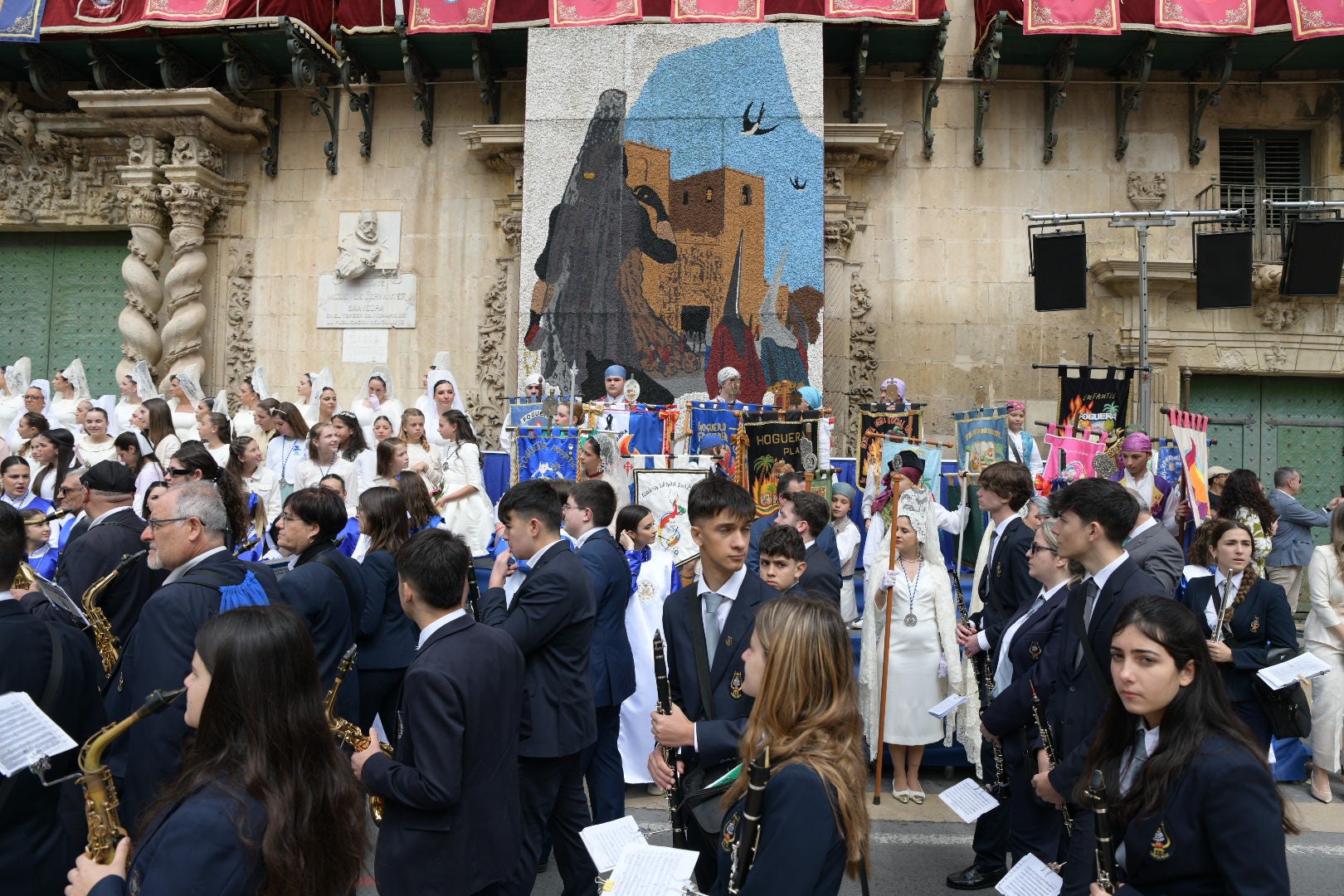 La Virgen de la Alegría y el Cristo Resucitado se encuentran en la plaza del Ayuntamiento de Alicante