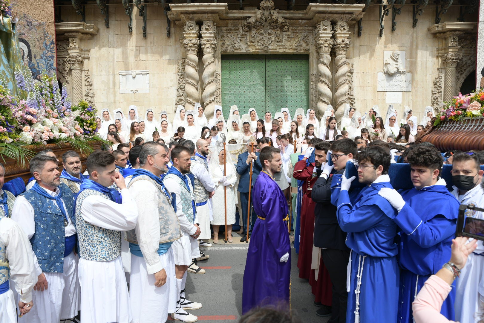 La Virgen de la Alegría y el Cristo Resucitado se encuentran en la plaza del Ayuntamiento de Alicante
