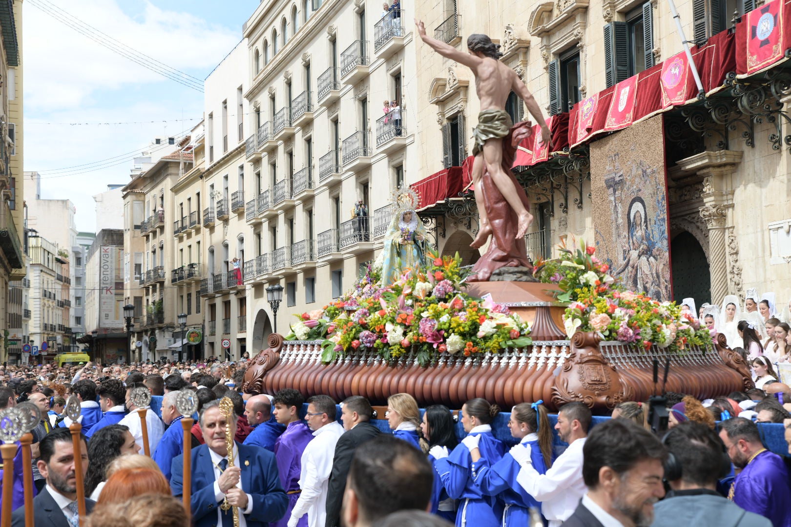 La Virgen de la Alegría y el Cristo Resucitado se encuentran en la plaza del Ayuntamiento de Alicante