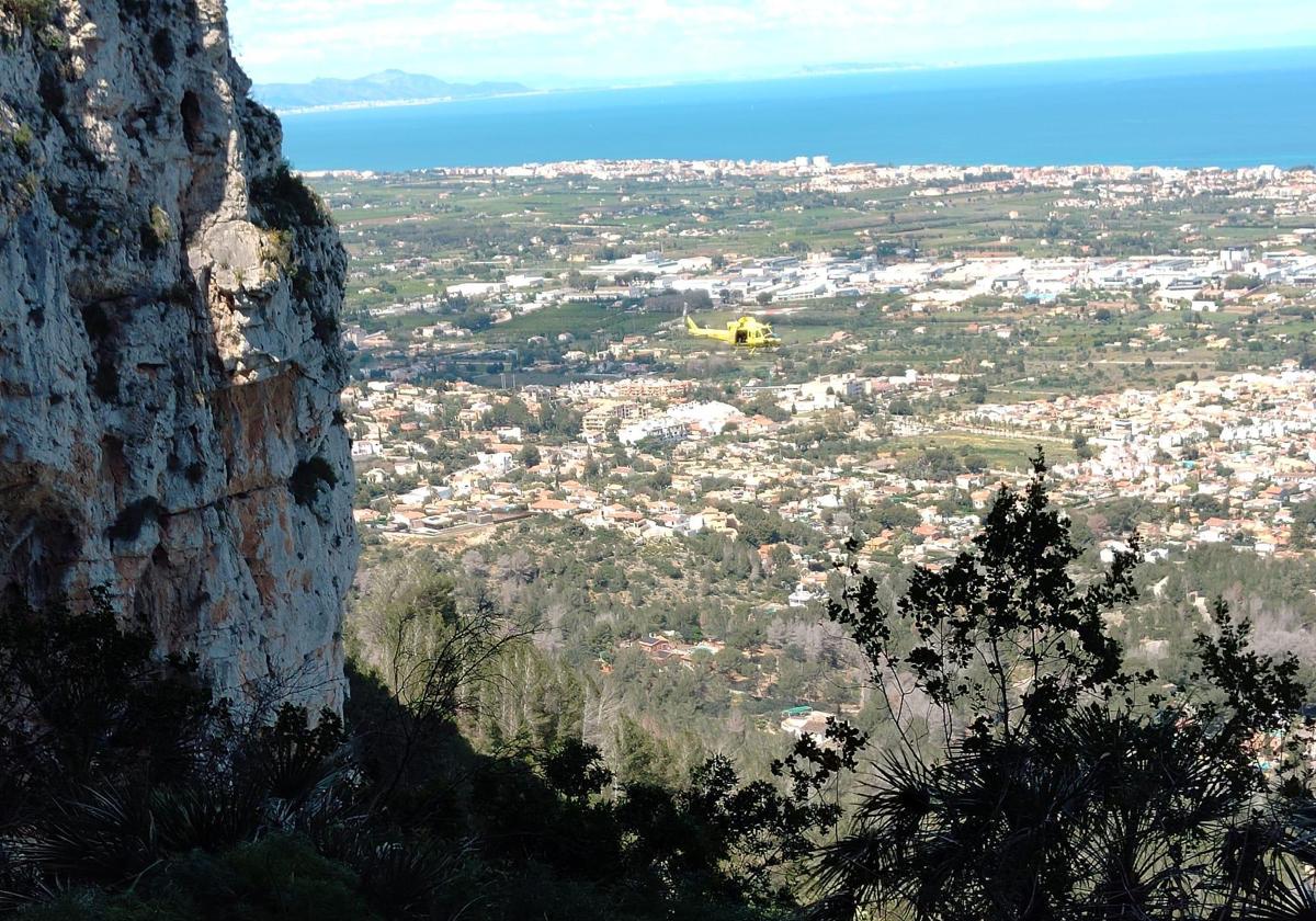 Rescue of a woman with a fractured leg in Montgó