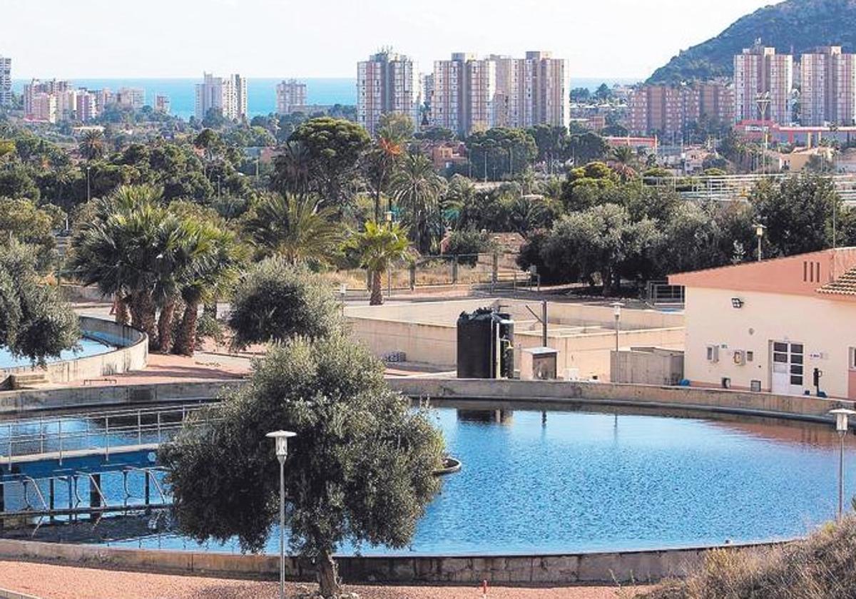 Las depuradoras de Alicante tratan a diario el equivalente a 30 piscinas olímpicas de agua residual