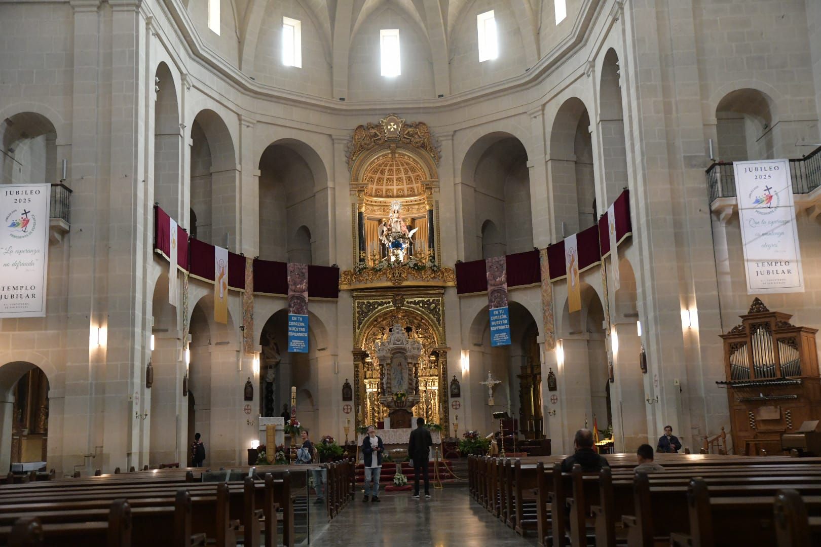 Alicante llora la muerte del Papa Francisco
