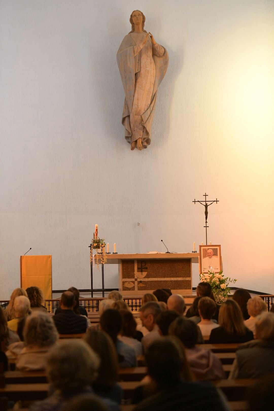 Los jesuitas de Alicante rezan por su hermano Francisco