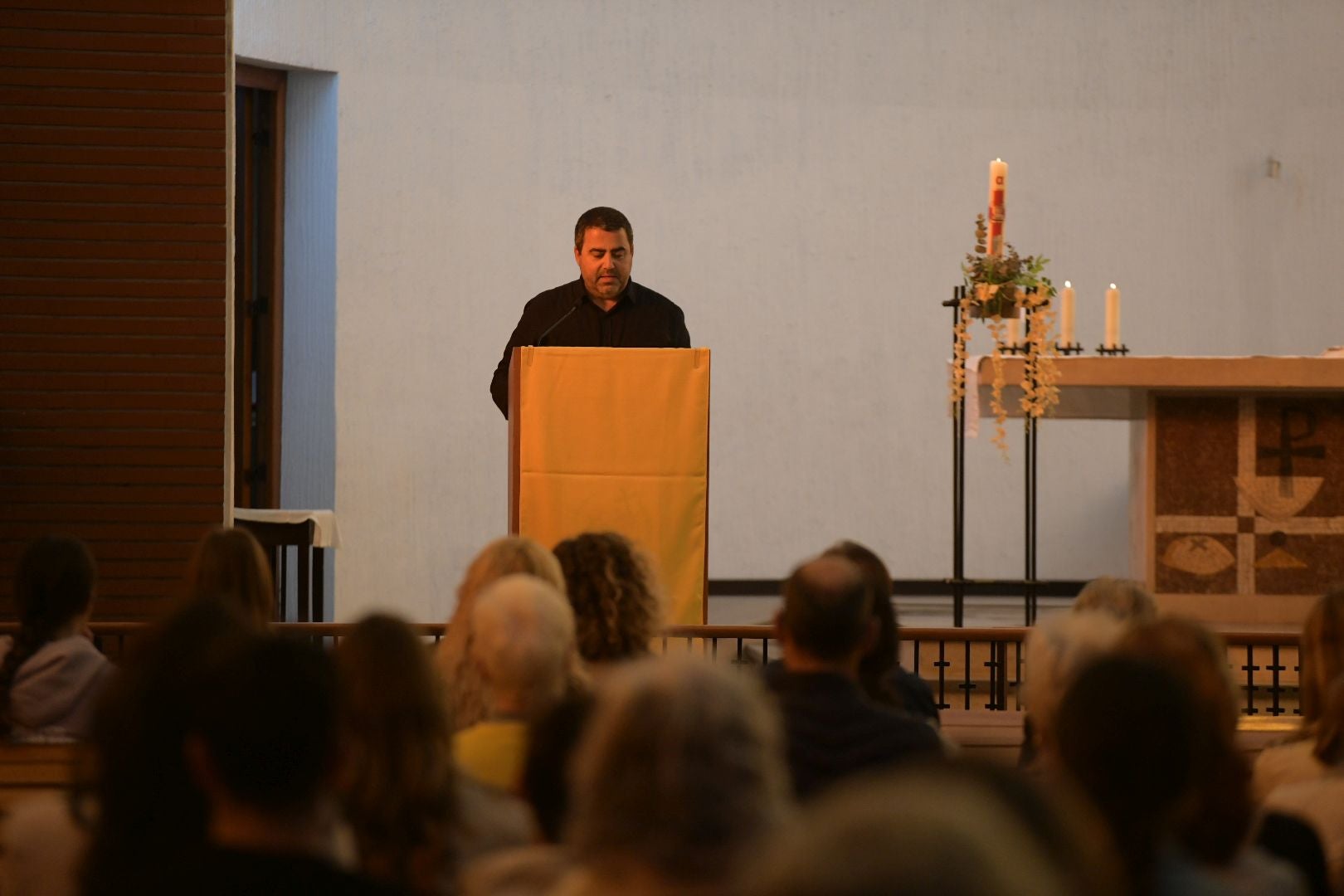 Los jesuitas de Alicante rezan por su hermano Francisco