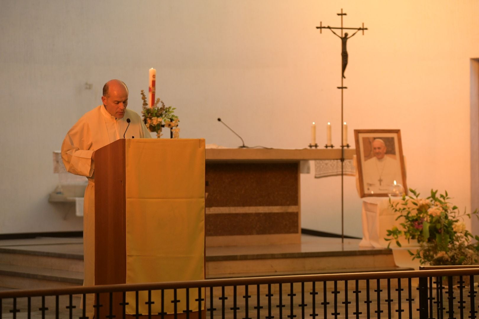 Los jesuitas de Alicante rezan por su hermano Francisco