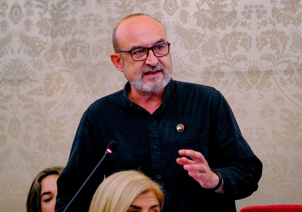 EU-Podem spokesperson, Manolo Copé, during the Alicante City Council plenary session.