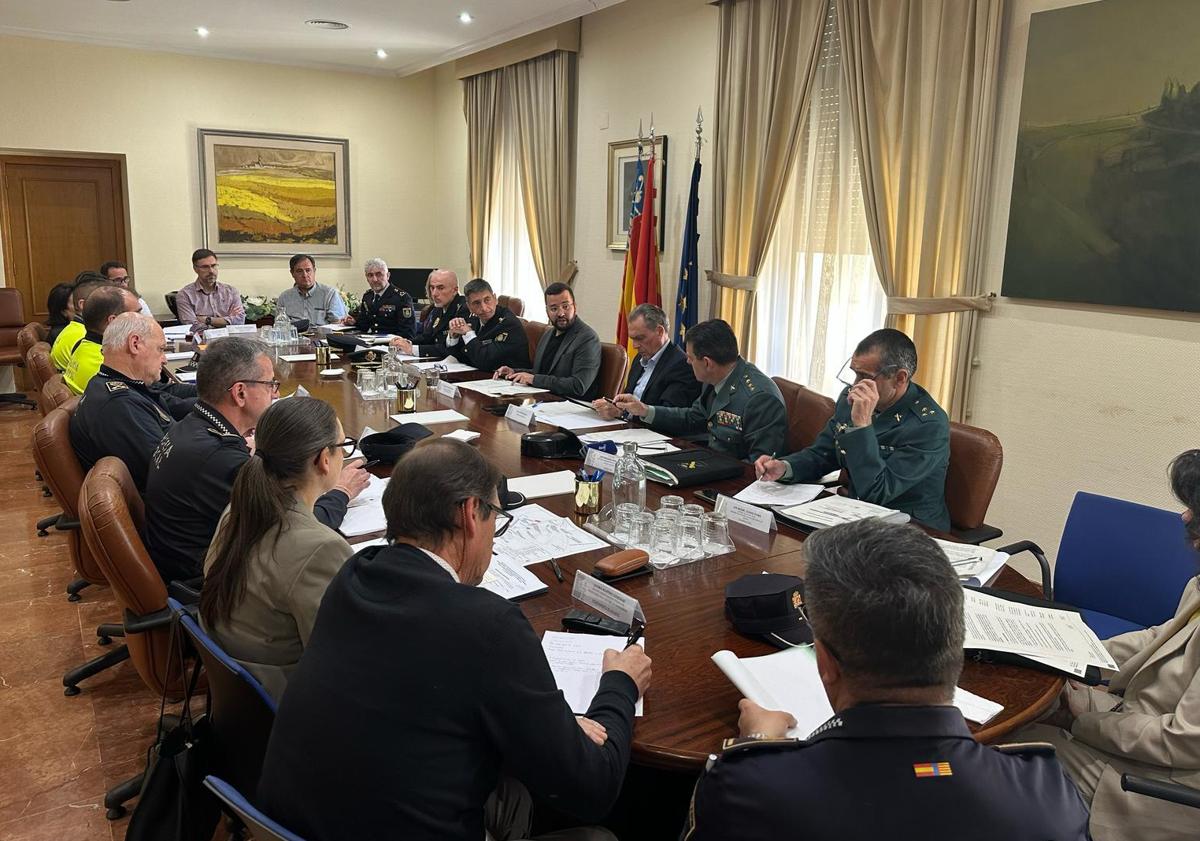Imagen principal - Reunión de coordinación del dispositivo de seguridad de la Santa Faz de Alicante.