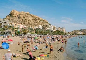 Imagen principal - El puente del 1 y 2 de mayo convertirá Alicante en la 'playa de Madrid'