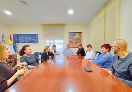 Reunión del equipo de gobierno de Villena con sanitarios del CSI.