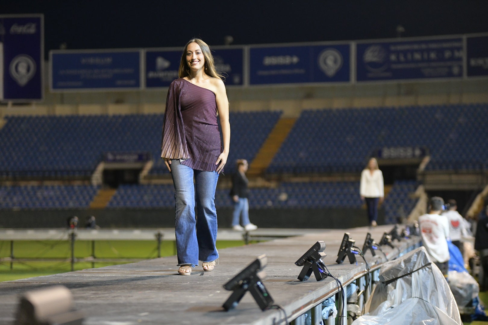 Las candidatas a bellea del foc de Alicante ensayan en la pasarela del Rico Pérez