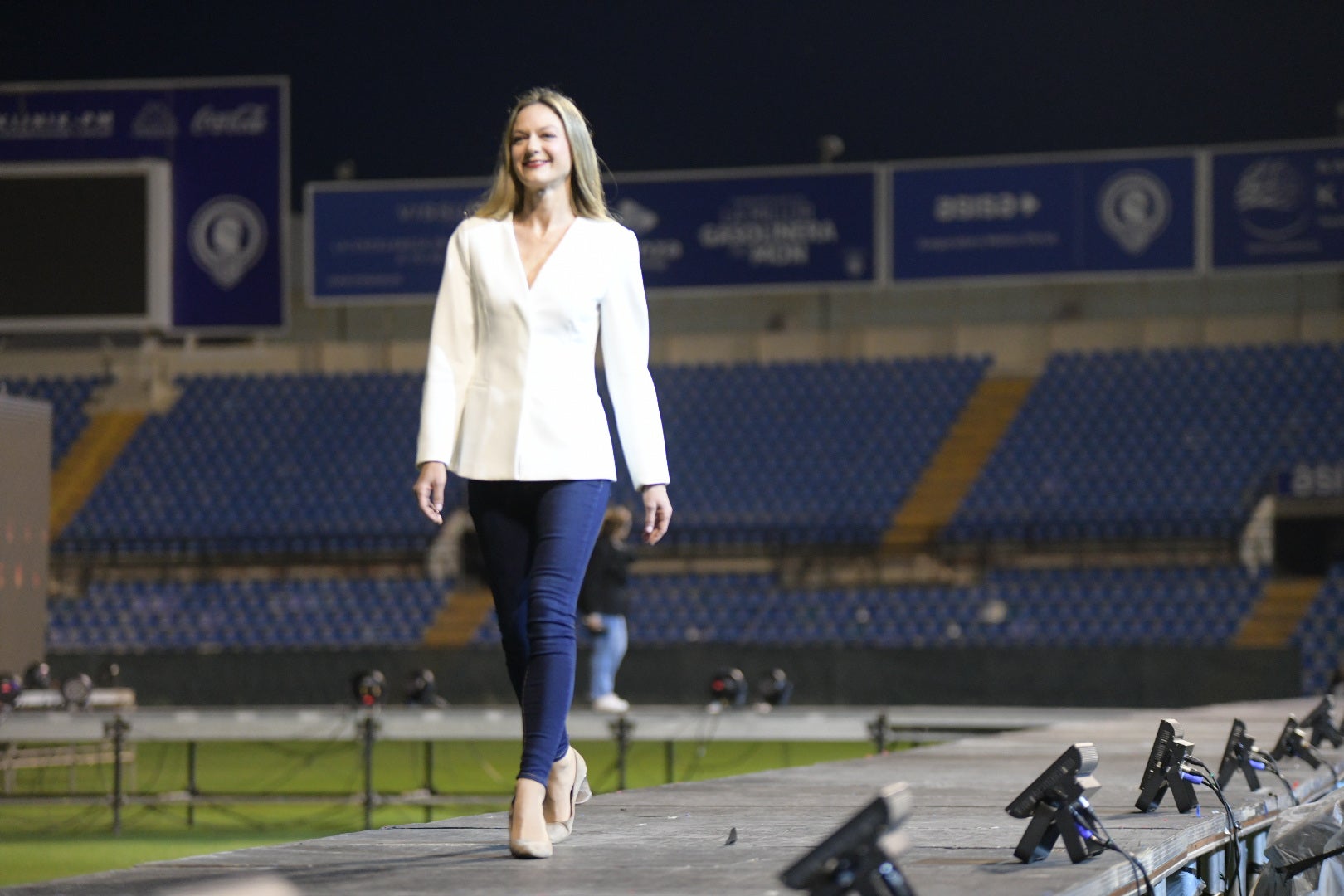 Las candidatas a bellea del foc de Alicante ensayan en la pasarela del Rico Pérez