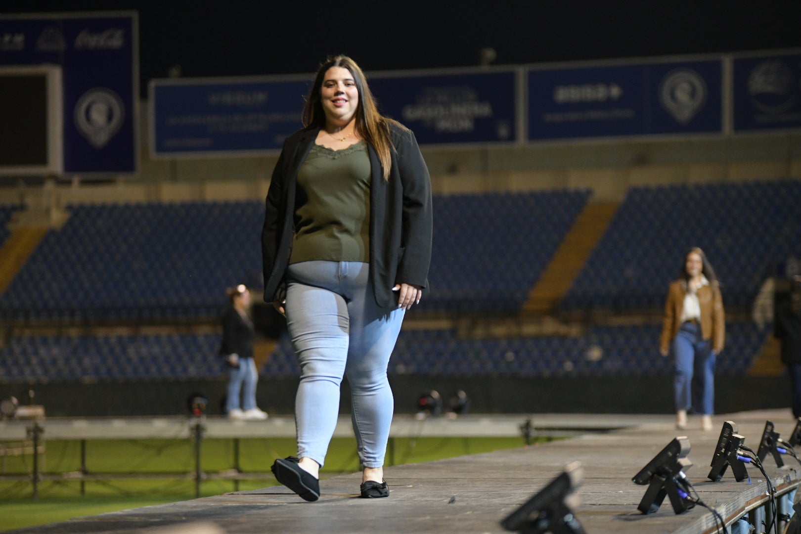Las candidatas a bellea del foc de Alicante ensayan en la pasarela del Rico Pérez