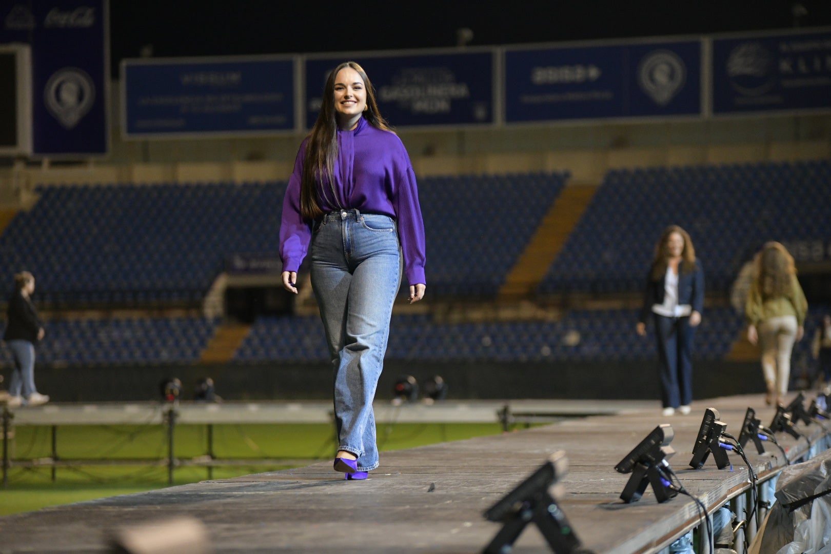 Las candidatas a bellea del foc de Alicante ensayan en la pasarela del Rico Pérez