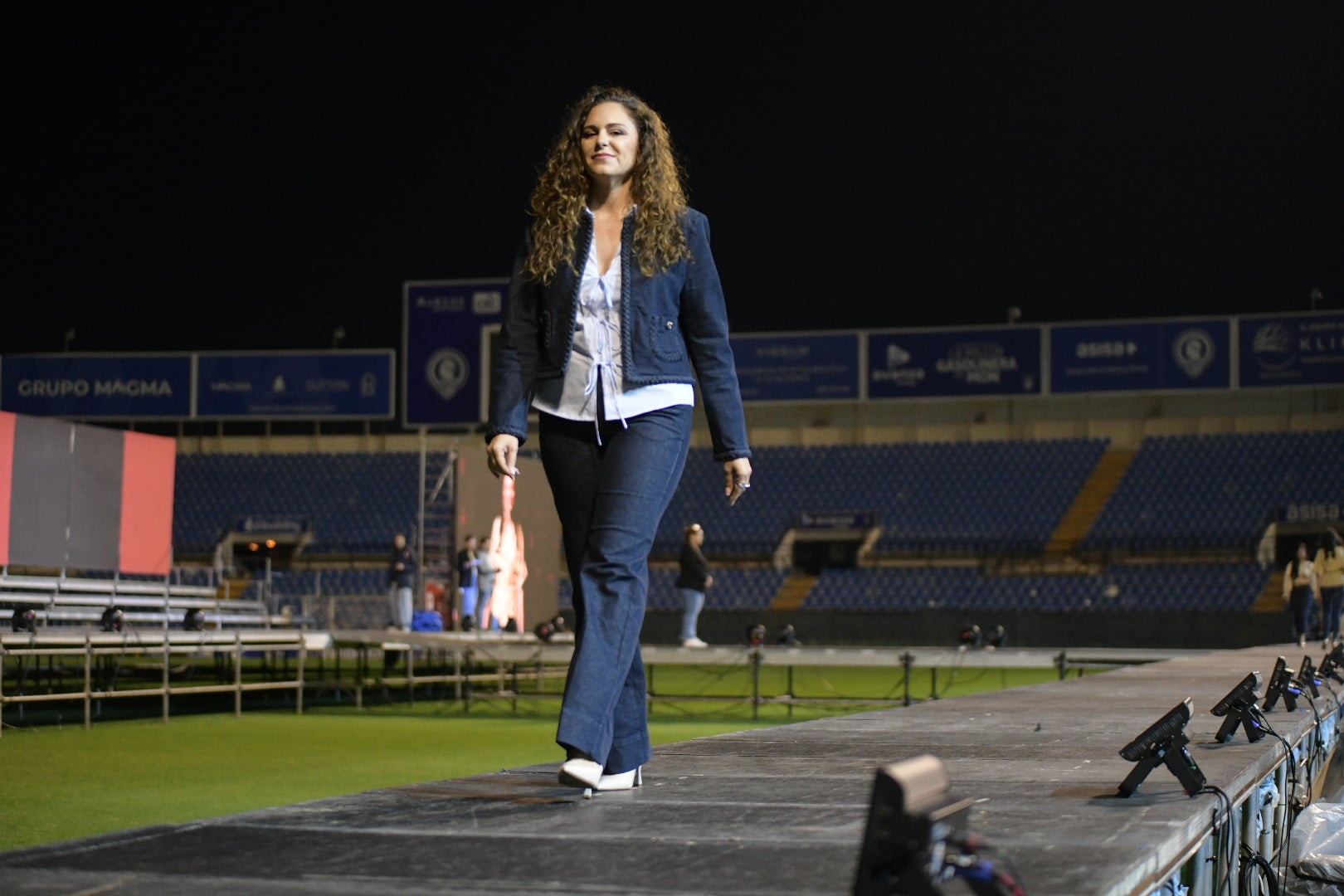Las candidatas a bellea del foc de Alicante ensayan en la pasarela del Rico Pérez