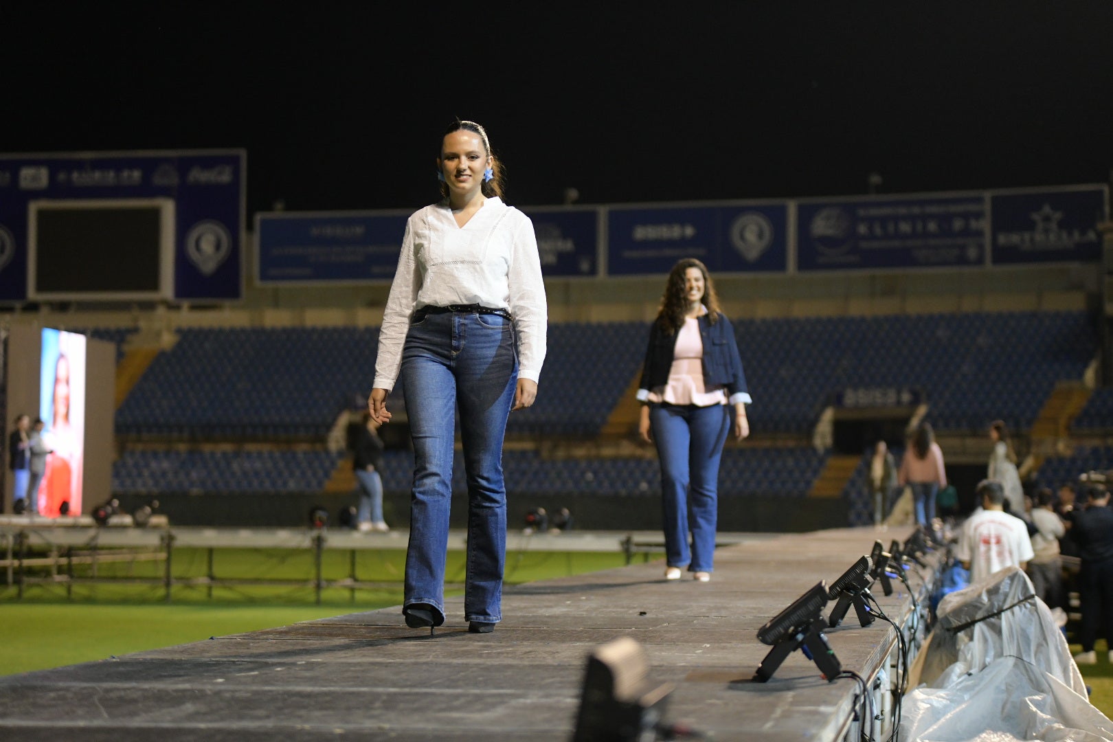 Las candidatas a bellea del foc de Alicante ensayan en la pasarela del Rico Pérez