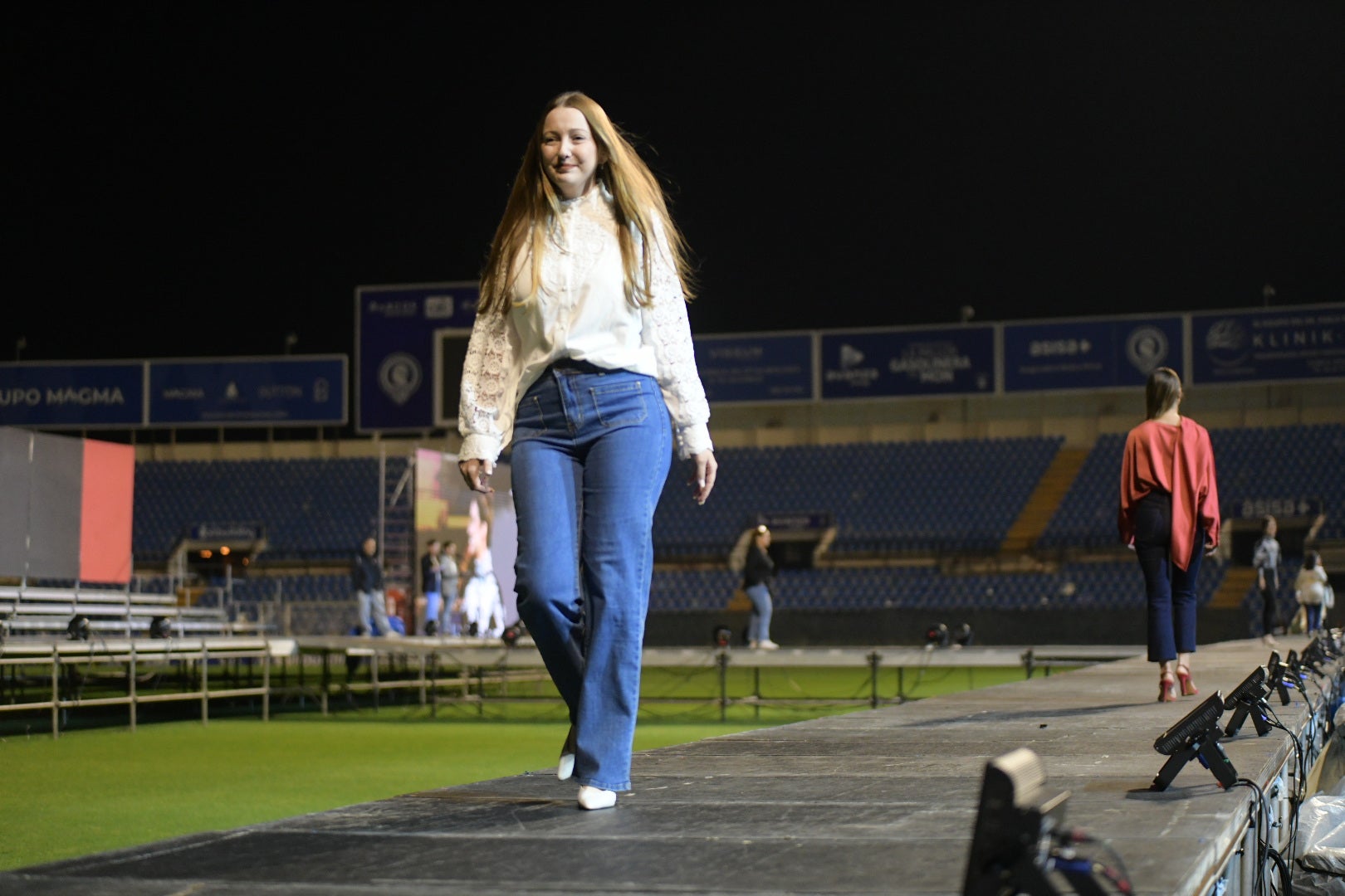 Las candidatas a bellea del foc de Alicante ensayan en la pasarela del Rico Pérez