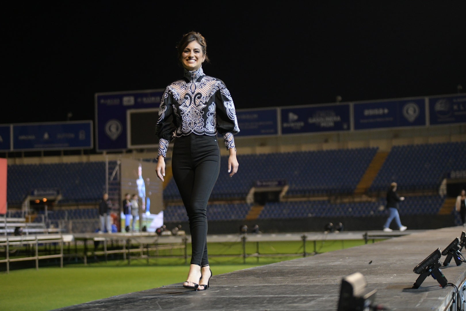 Las candidatas a bellea del foc de Alicante ensayan en la pasarela del Rico Pérez