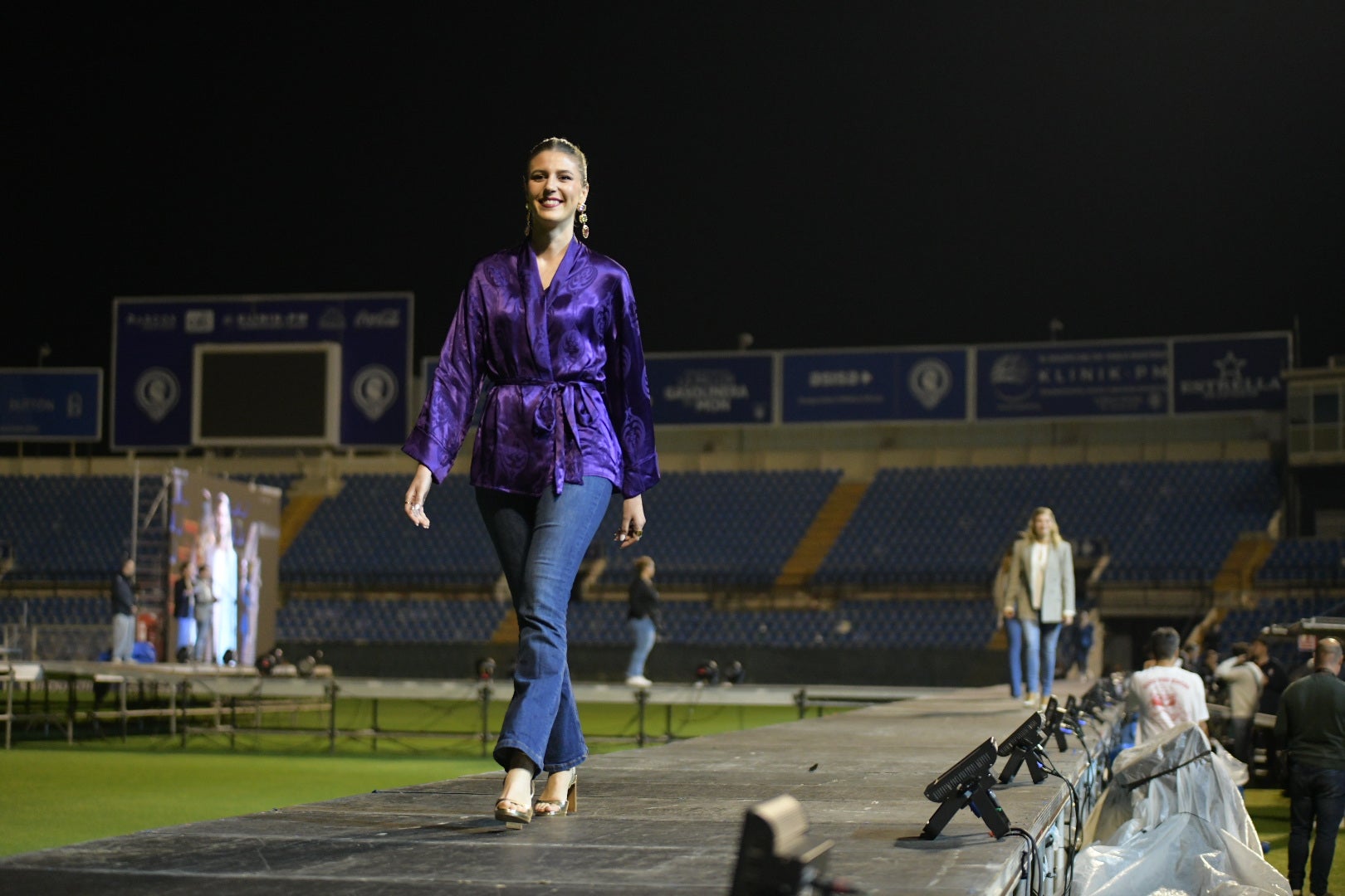 Las candidatas a bellea del foc de Alicante ensayan en la pasarela del Rico Pérez