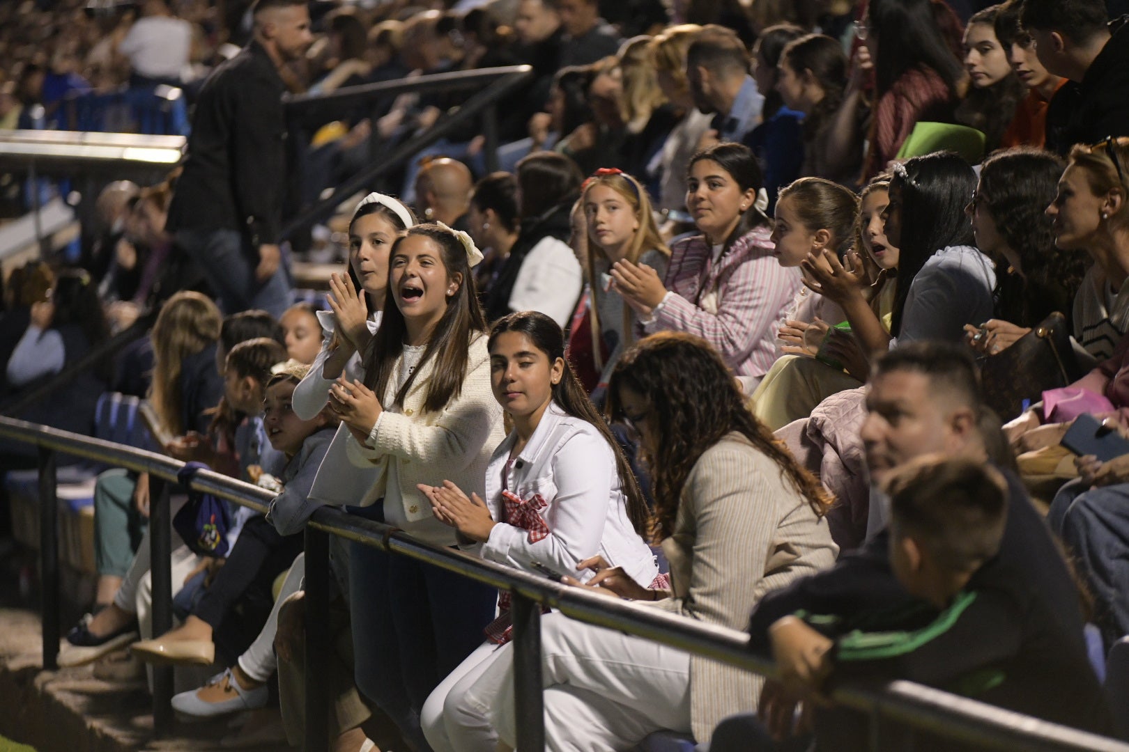 Las candidatas a bellea del foc de Alicante ensayan en la pasarela del Rico Pérez
