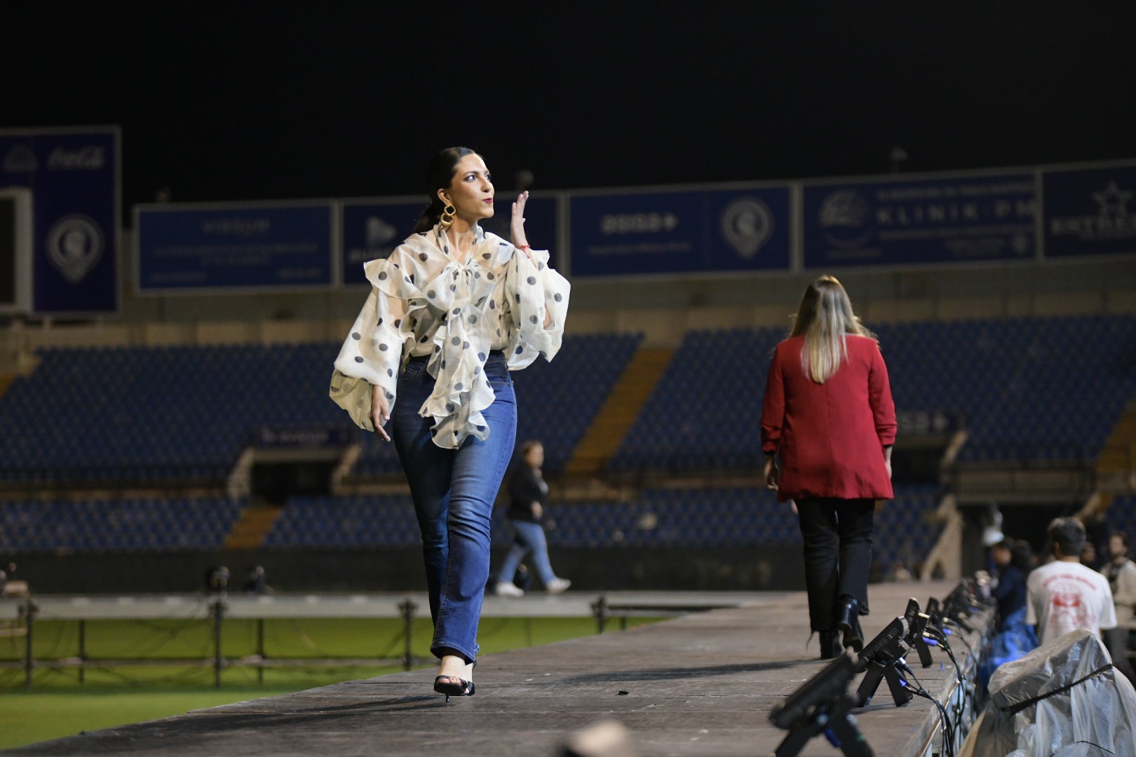 Las candidatas a bellea del foc de Alicante ensayan en la pasarela del Rico Pérez