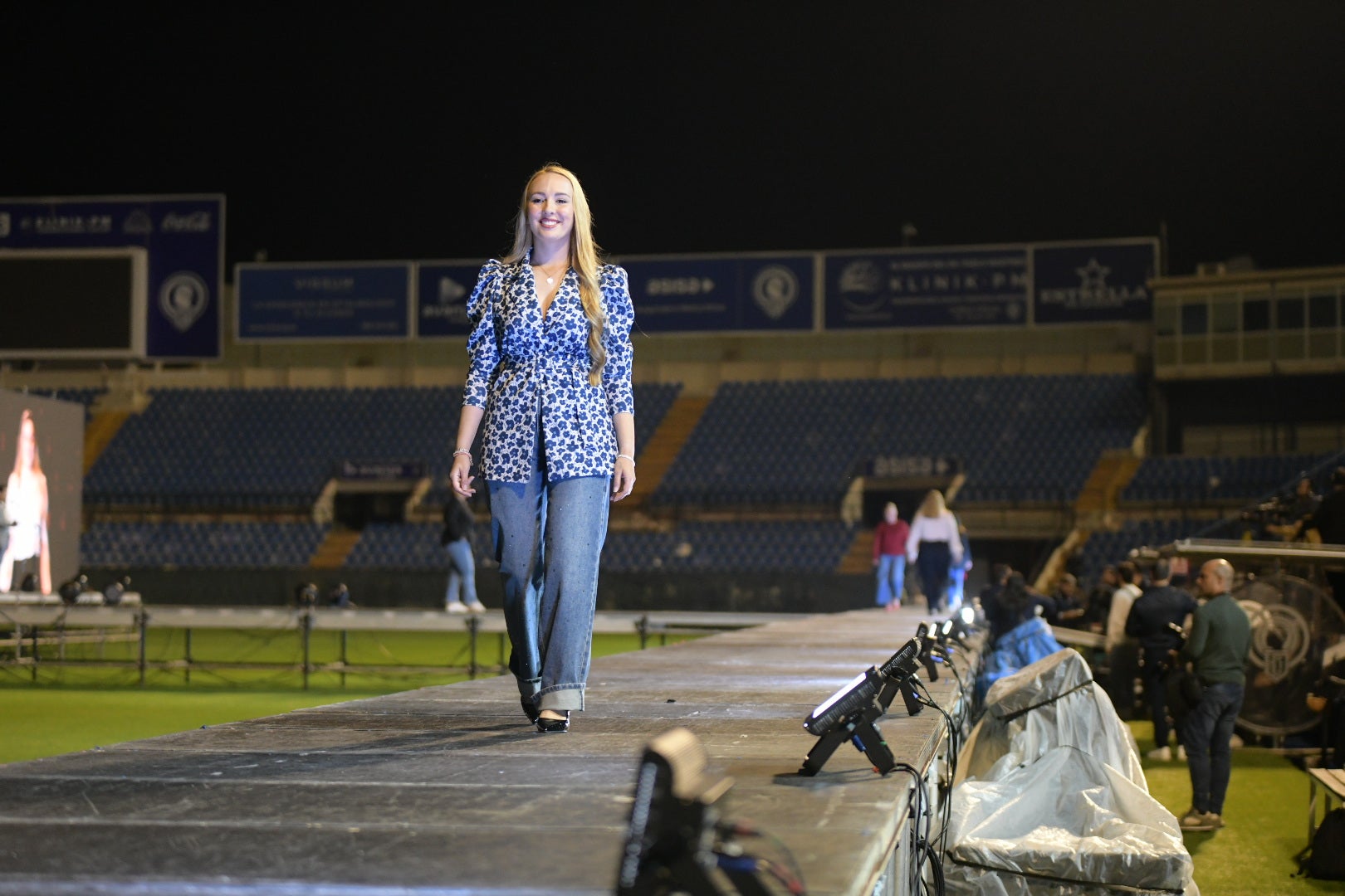 Las candidatas a bellea del foc de Alicante ensayan en la pasarela del Rico Pérez