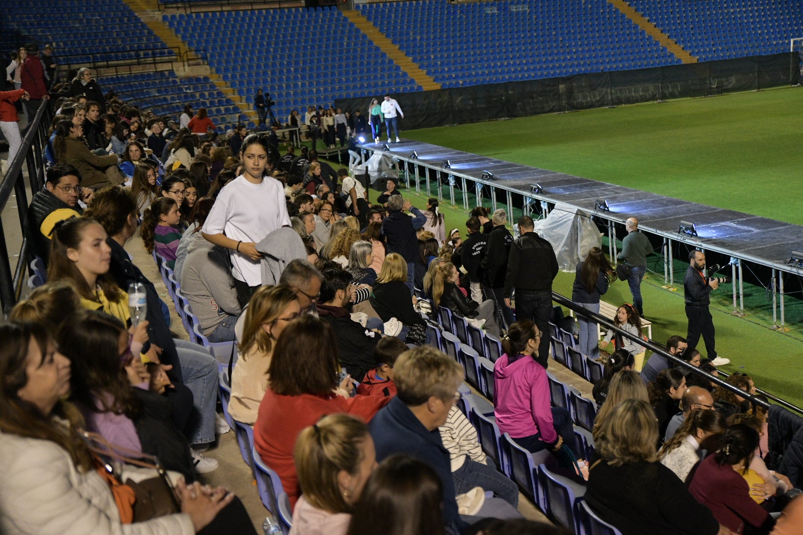 Las candidatas a bellea del foc de Alicante ensayan en la pasarela del Rico Pérez