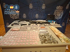 Efectos intervenidos durante la operación policial.