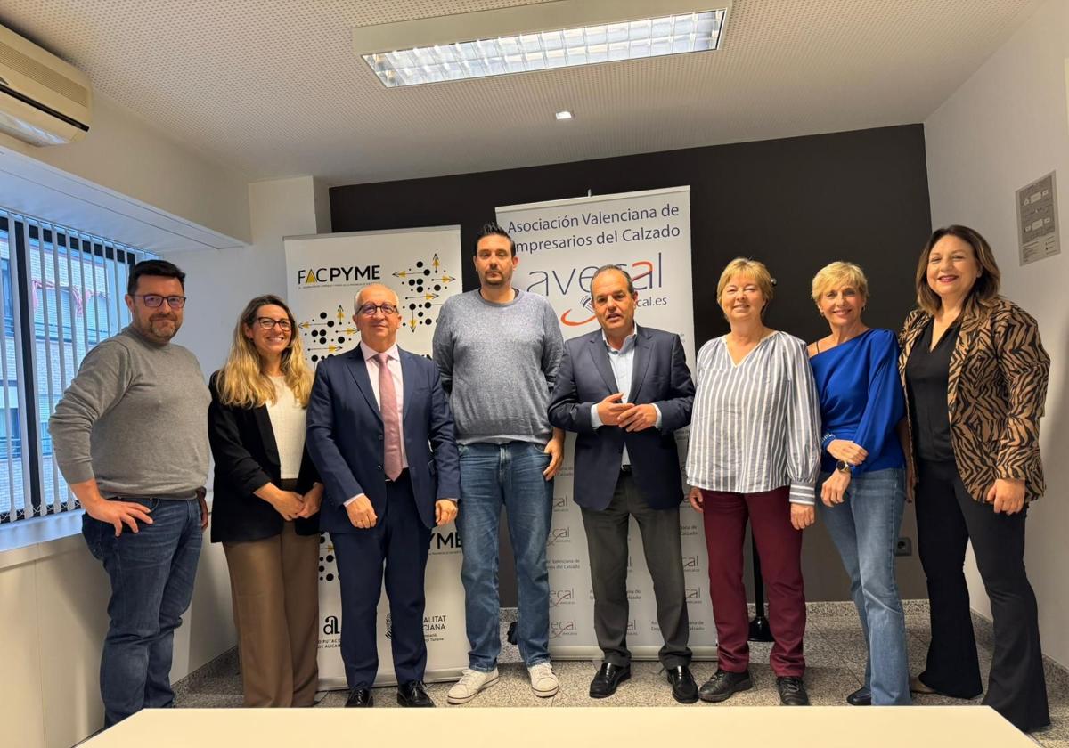 Patronal y sindicatos acuerdan el nuevo convenio salarial del comercio de calzado en Alicante