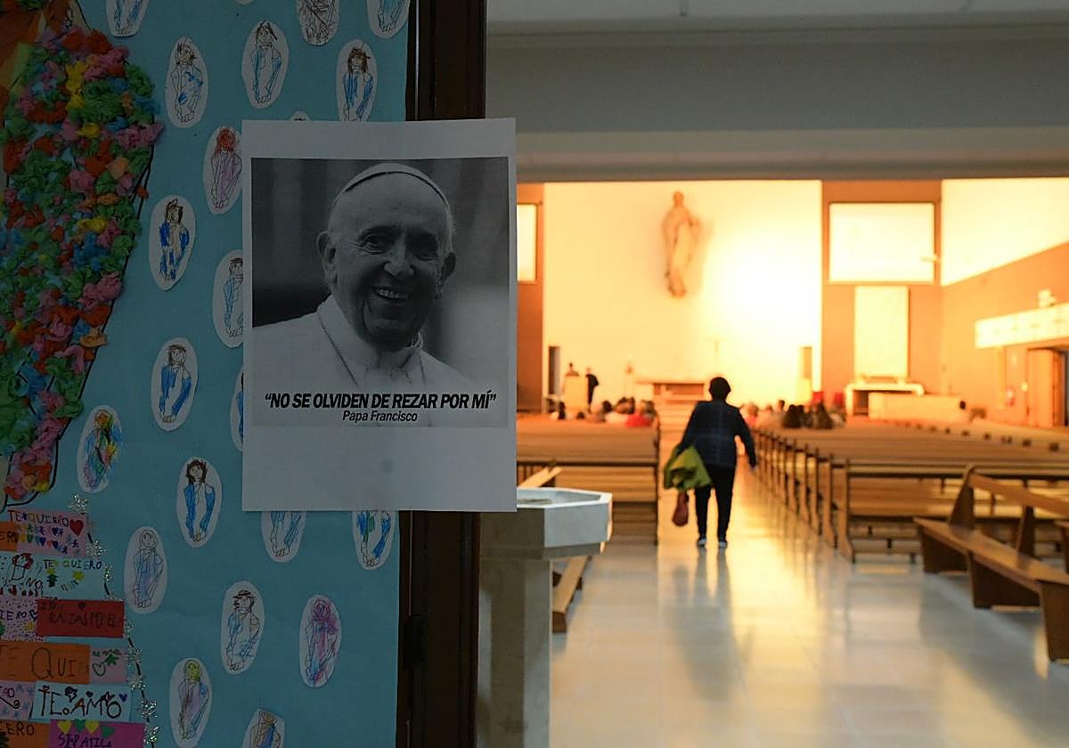 Capilla del colegio Jesuitas, donde se ha celebrado una eucaristía en honor al Papa Francisco.