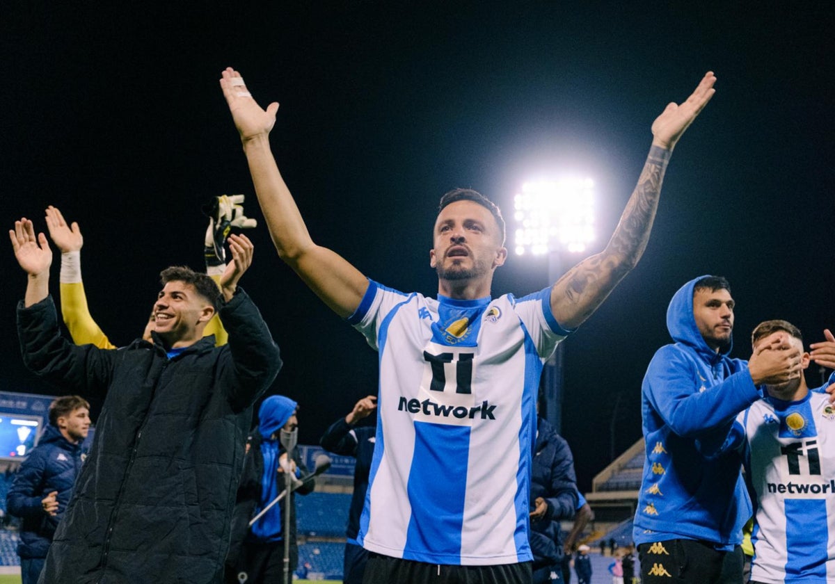 Tensa espera en el Hércules por las renovaciones de Javi Moreno y Carlos Abad