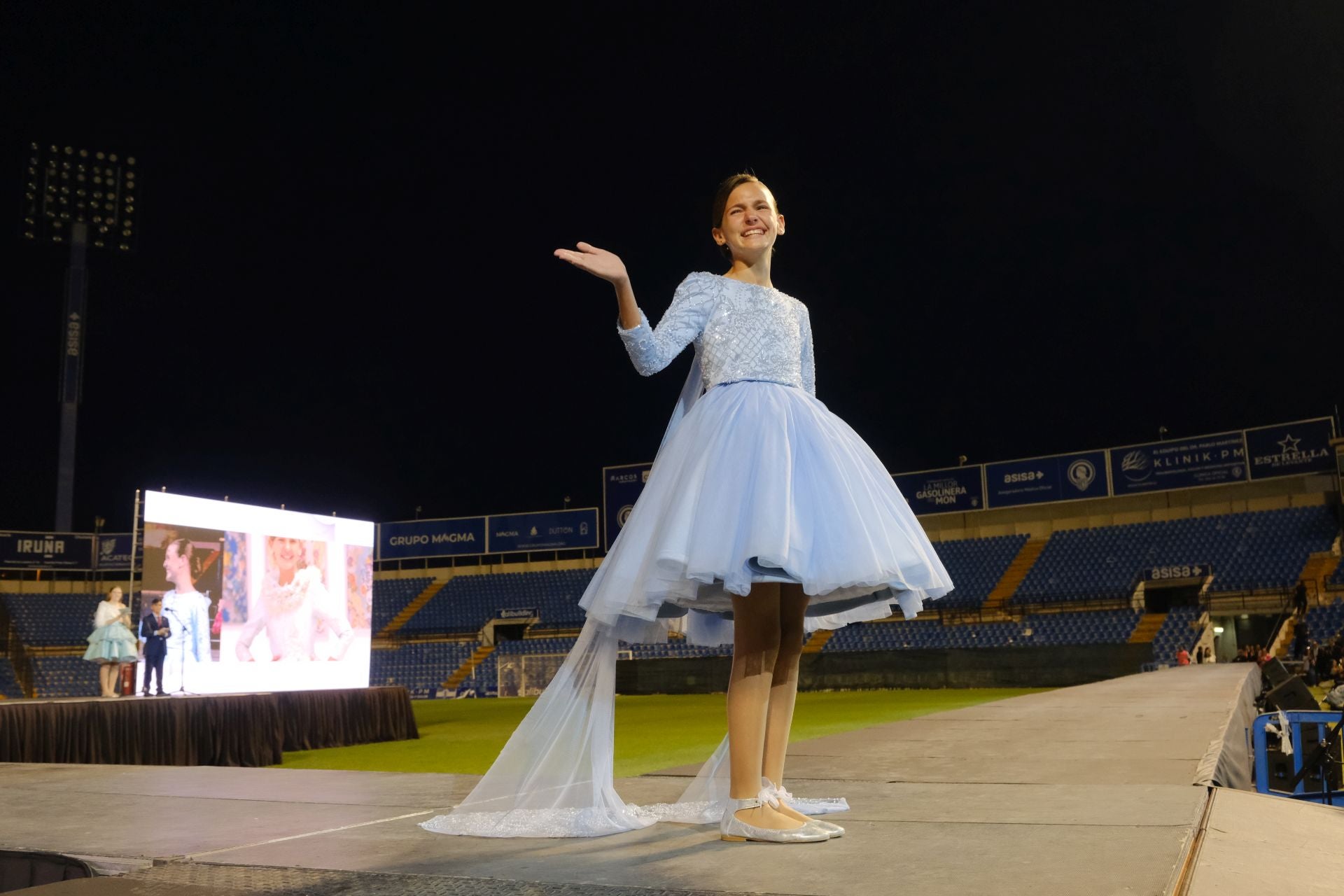 Las candidatas infantiles estrenan la pasarela en el Rico Pérez
