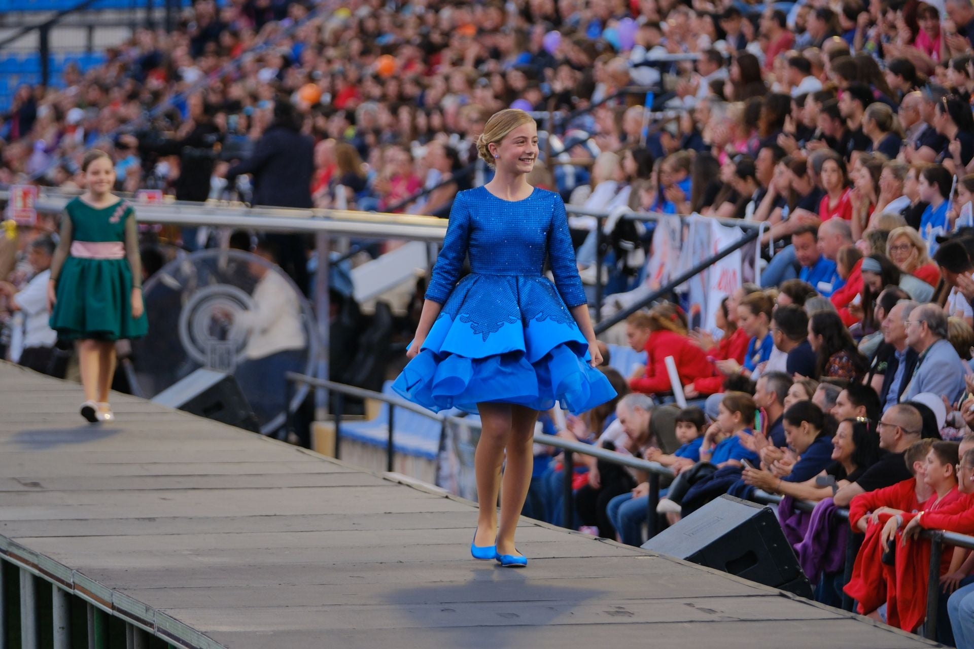 Las candidatas infantiles estrenan la pasarela en el Rico Pérez