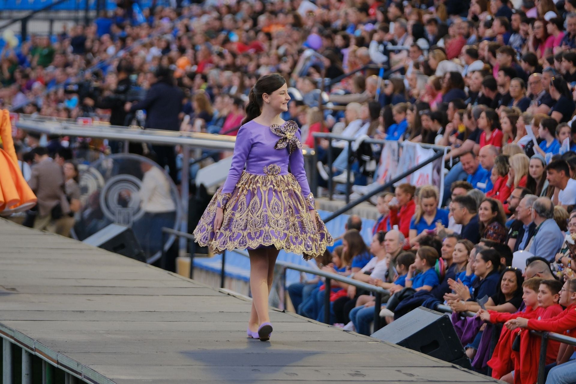 Las candidatas infantiles estrenan la pasarela en el Rico Pérez