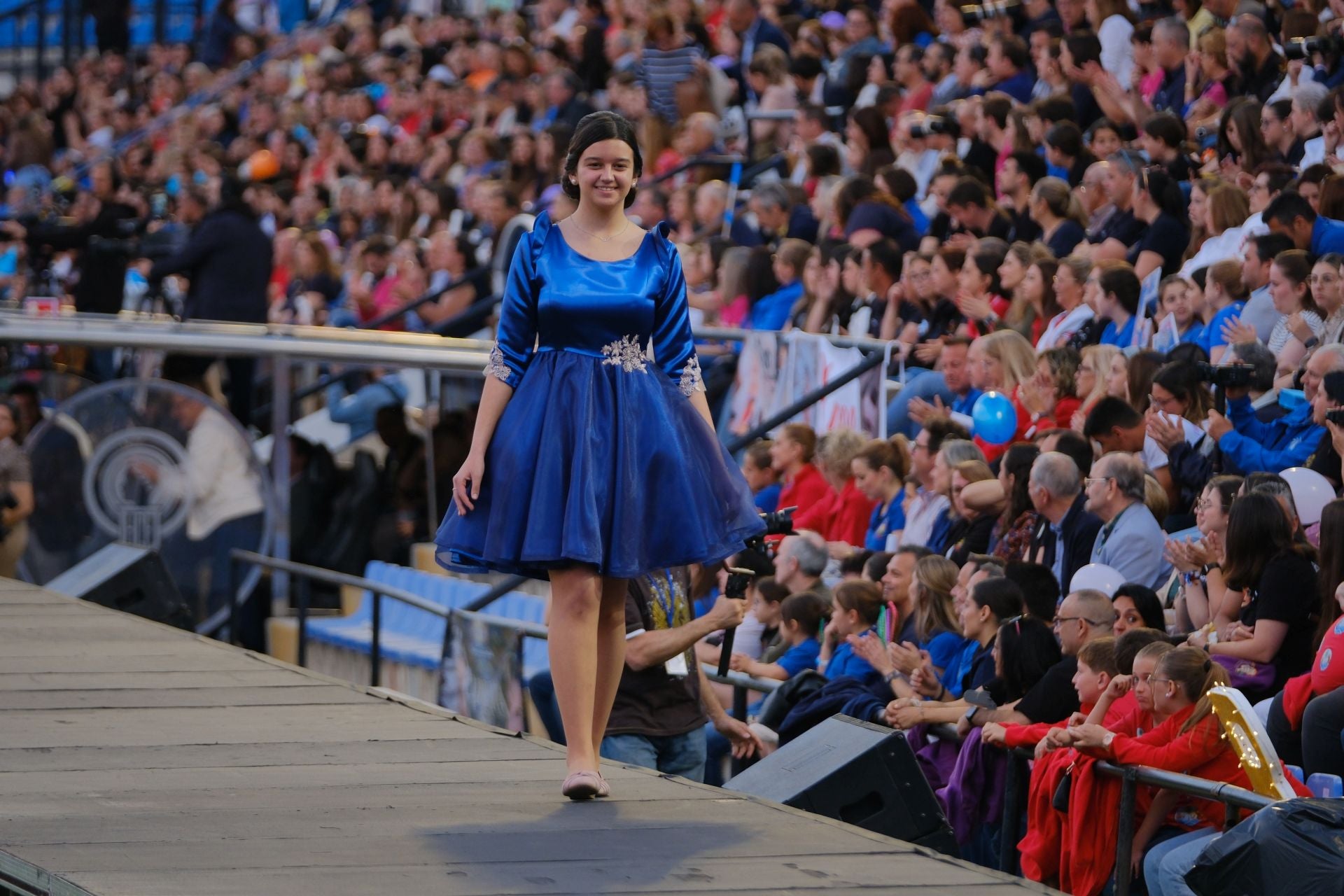 Las candidatas infantiles estrenan la pasarela en el Rico Pérez