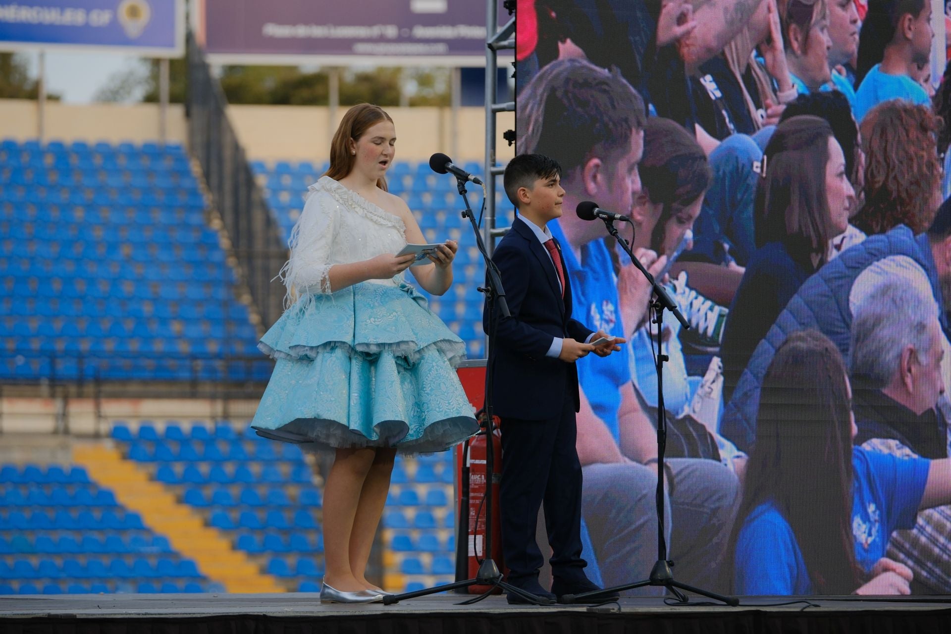 Las candidatas infantiles estrenan la pasarela en el Rico Pérez