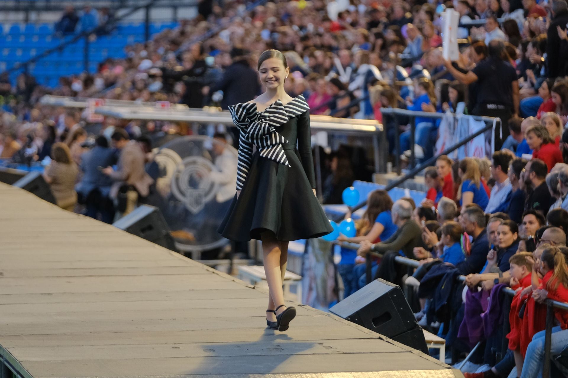 Las candidatas infantiles estrenan la pasarela en el Rico Pérez