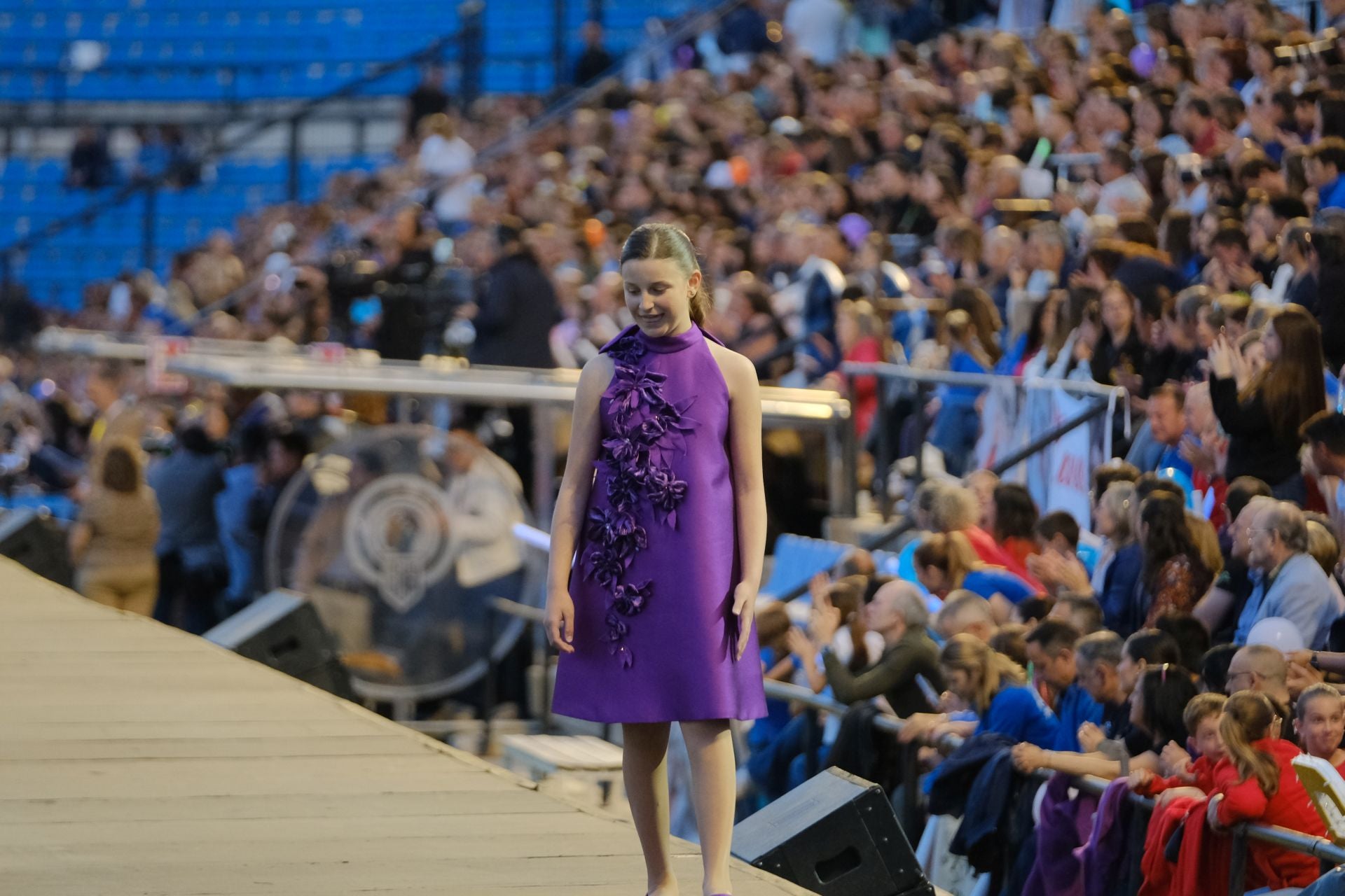 Las candidatas infantiles estrenan la pasarela en el Rico Pérez