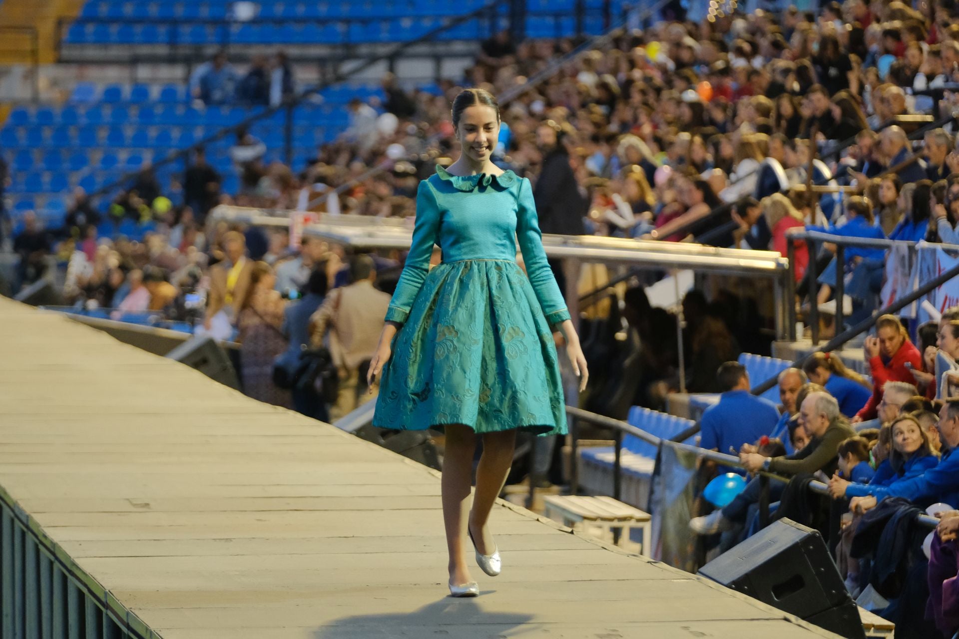 Las candidatas infantiles estrenan la pasarela en el Rico Pérez