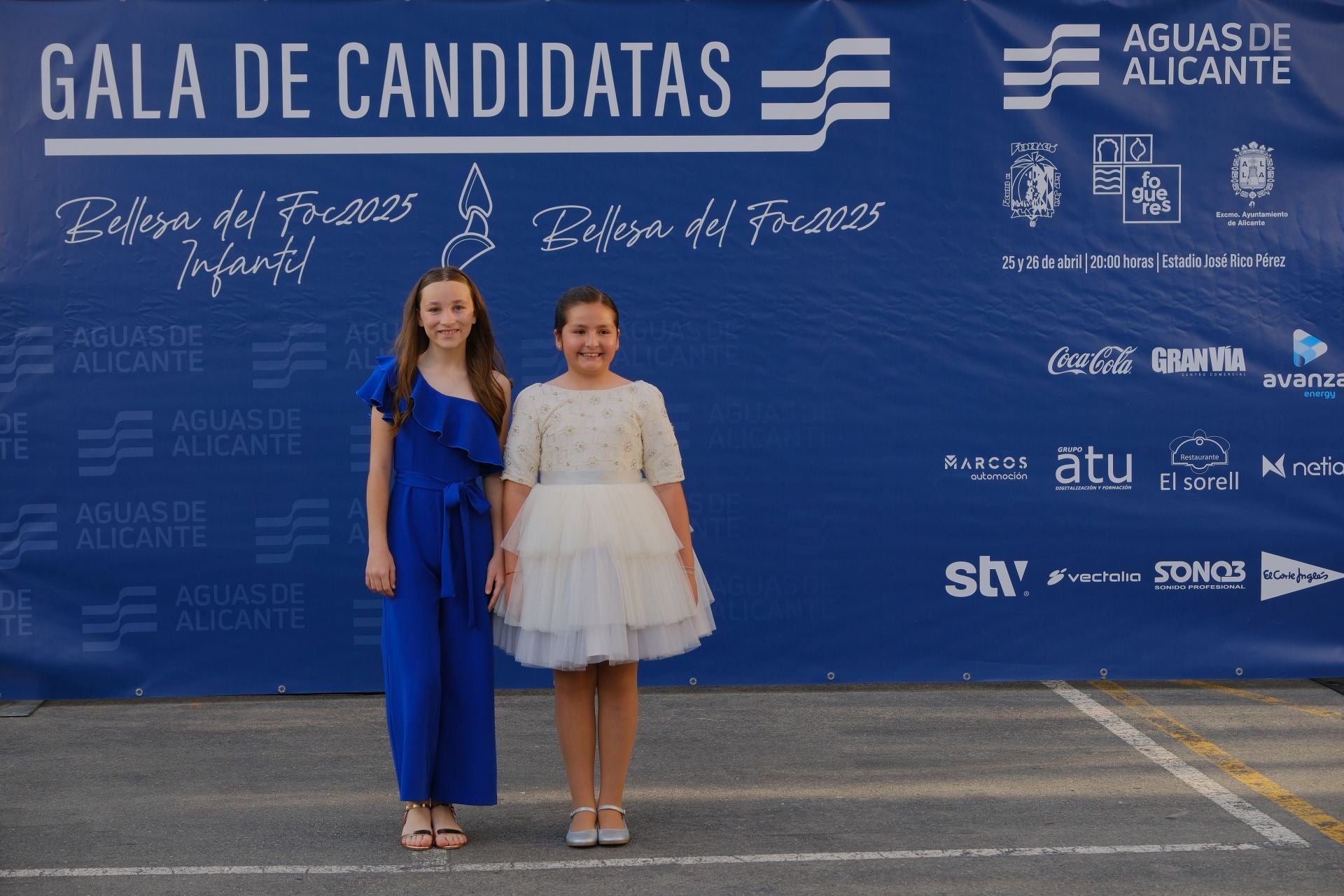 Photocall de las candidatas infantiles con los vestidos de gala