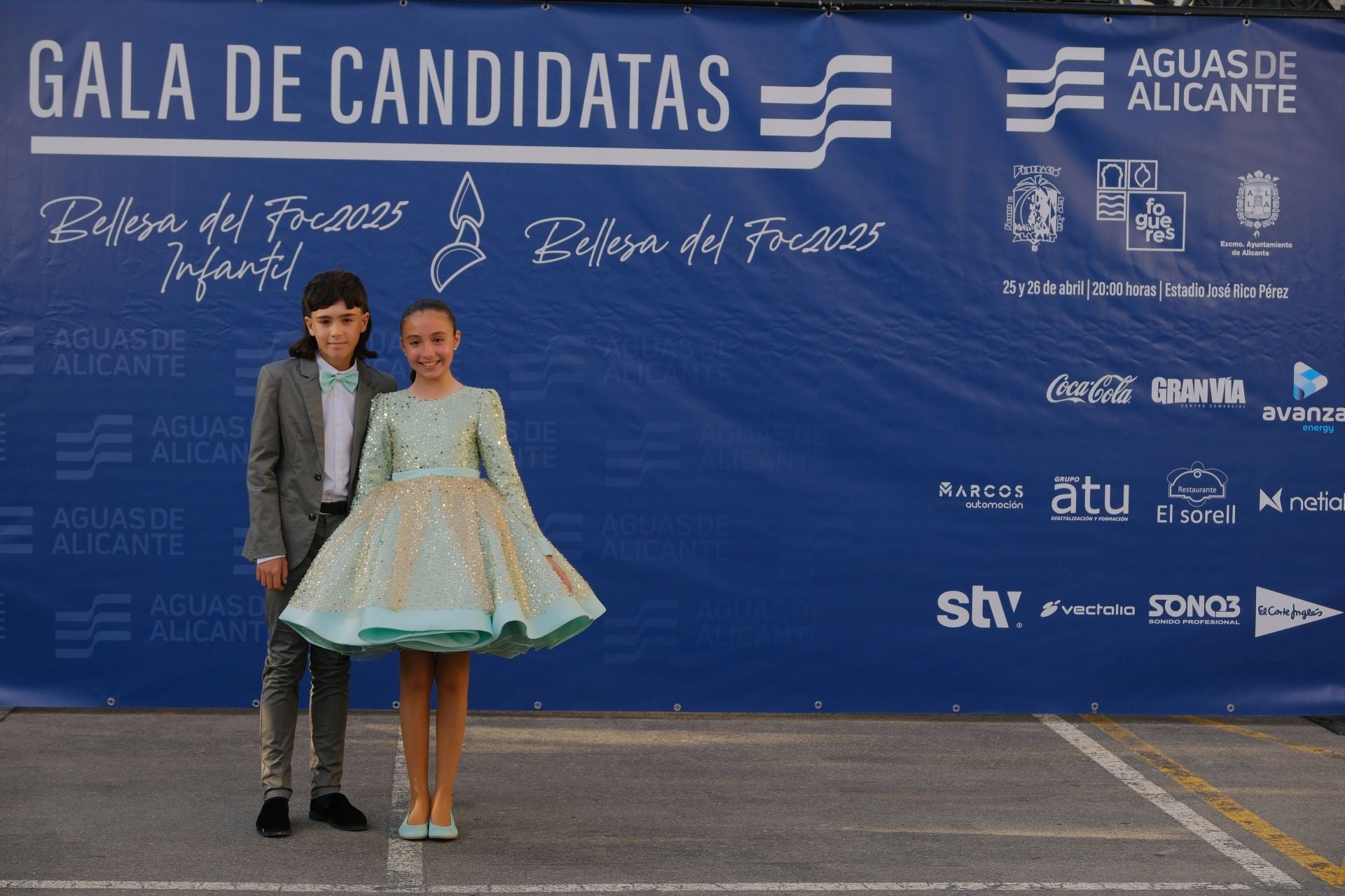 Photocall de las candidatas infantiles con los vestidos de gala