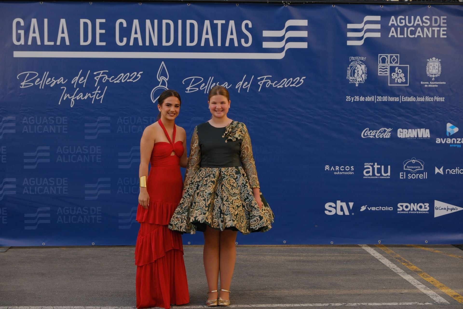 Photocall de las candidatas infantiles con los vestidos de gala