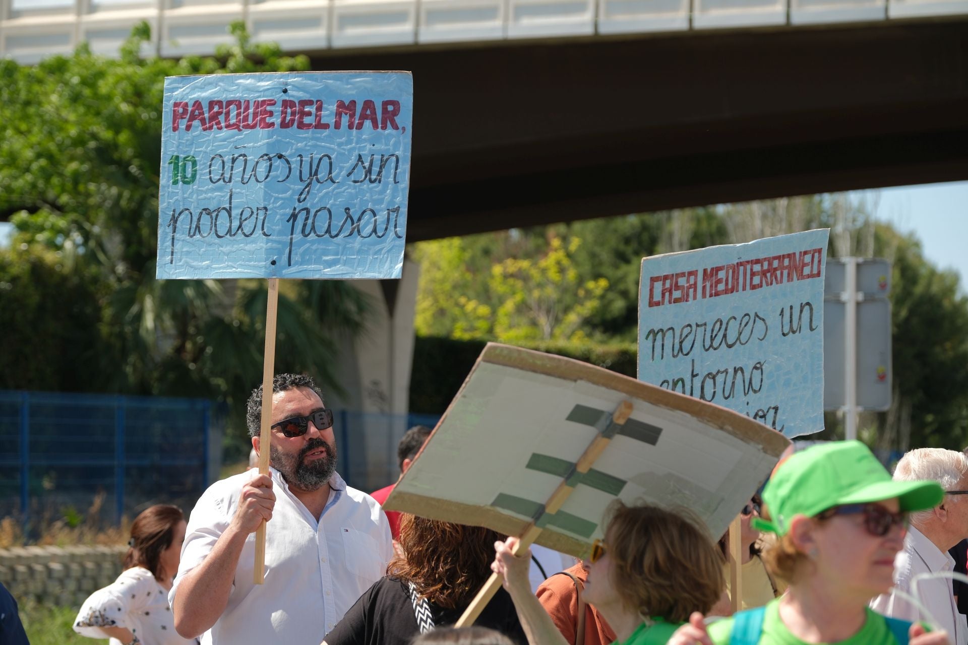 Los vecinos claman Alicante: «Queremos entrar al Parque del Mar»