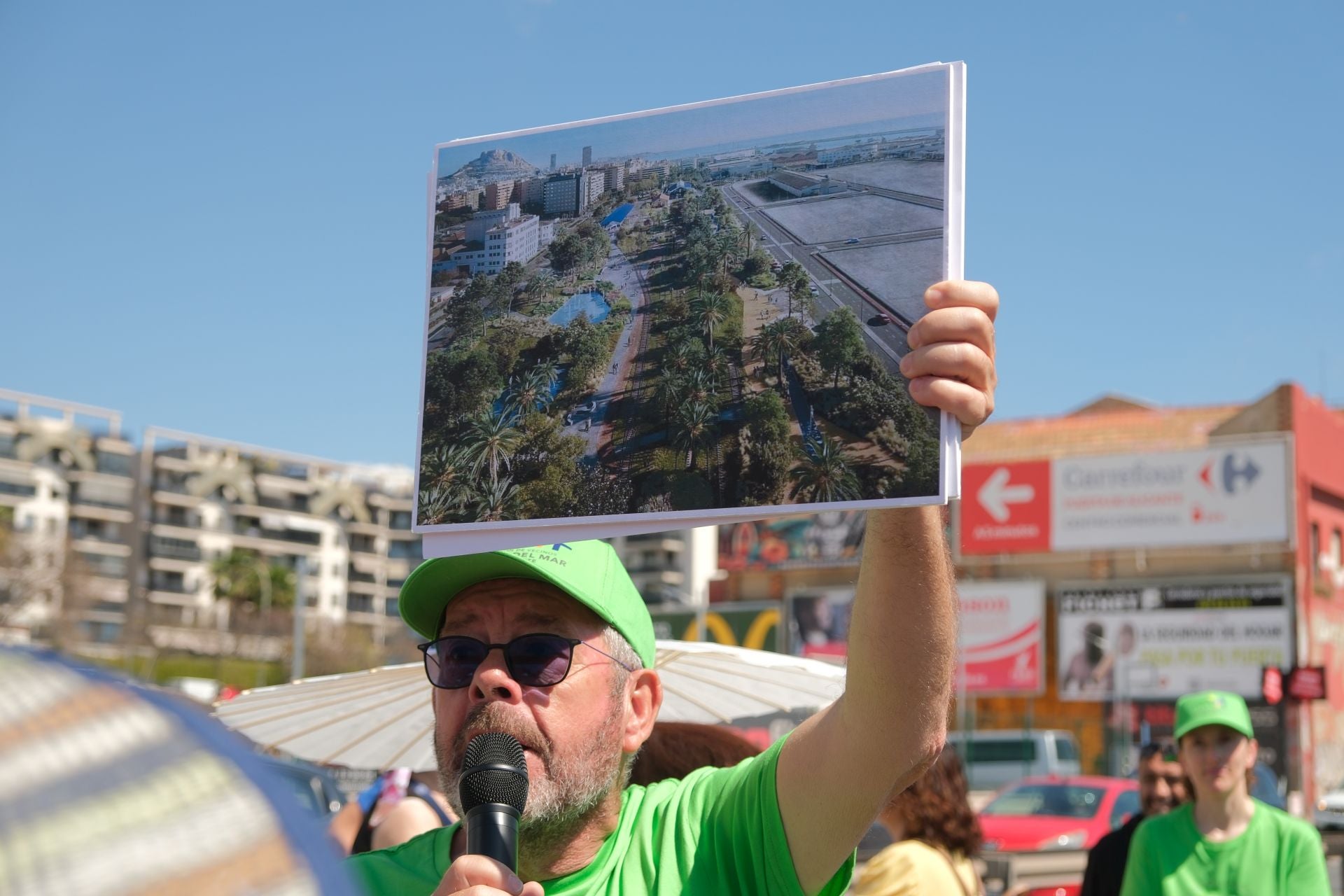 Los vecinos claman Alicante: «Queremos entrar al Parque del Mar»