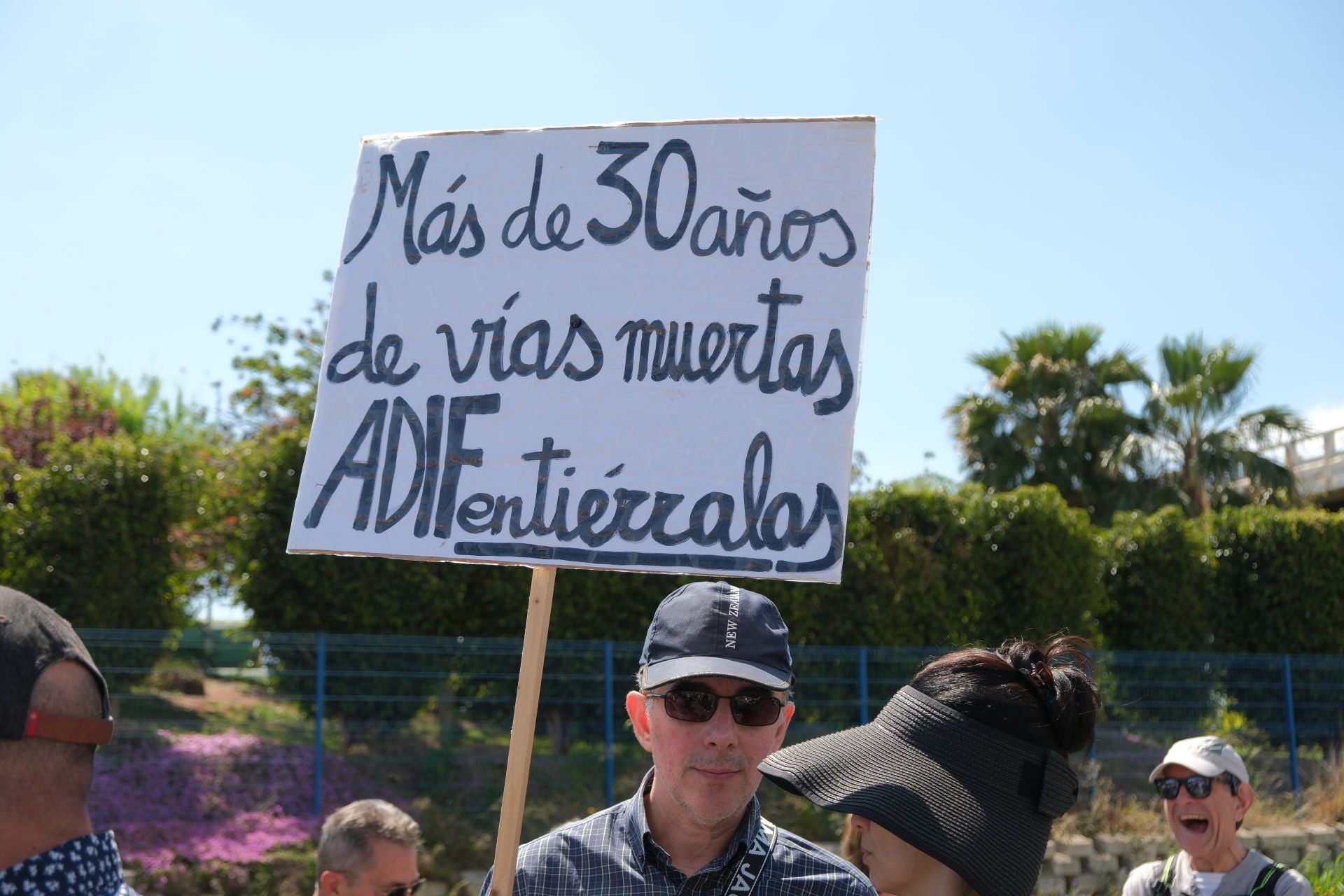 Los vecinos claman Alicante: «Queremos entrar al Parque del Mar»
