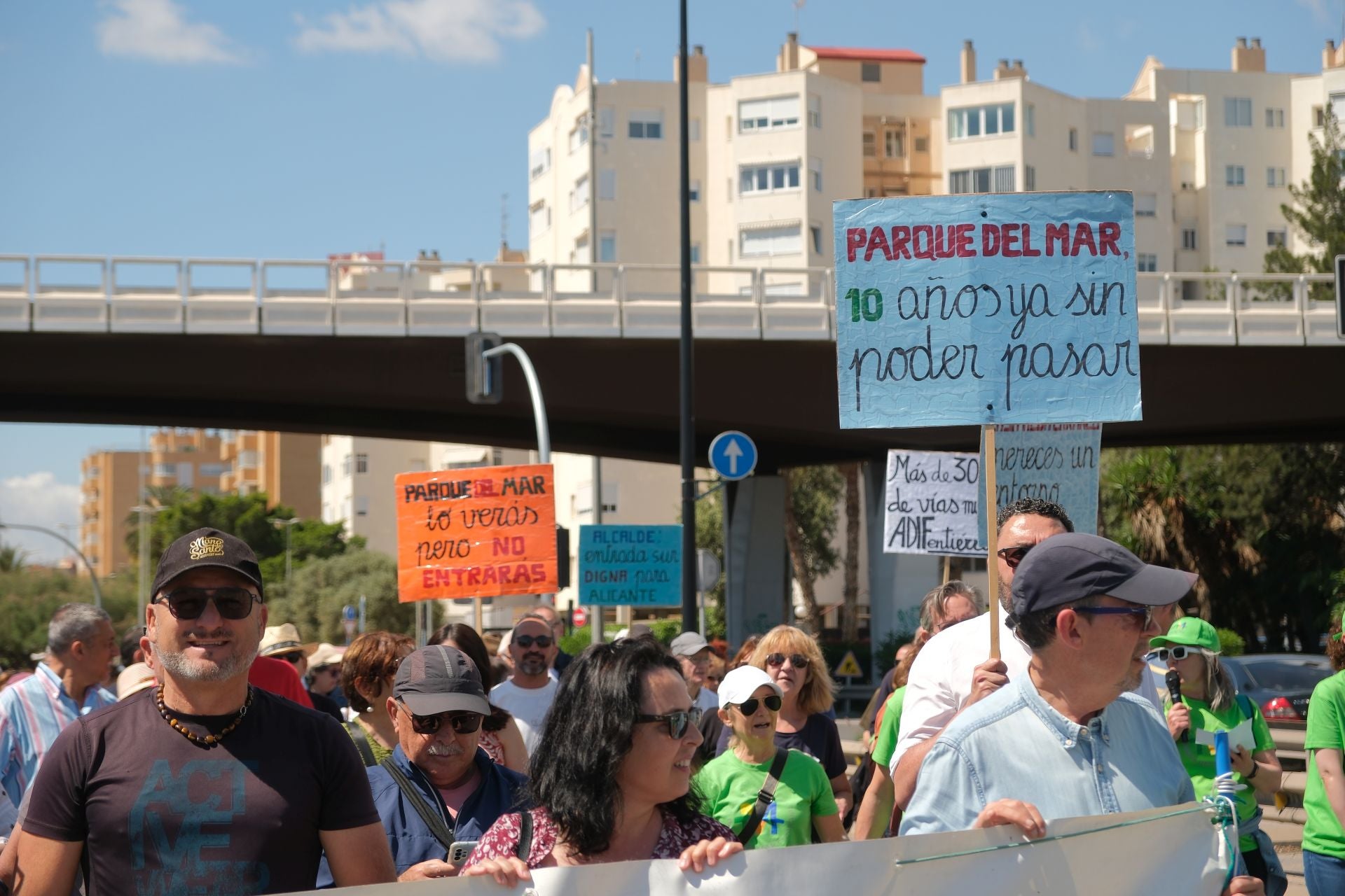Los vecinos claman Alicante: «Queremos entrar al Parque del Mar»